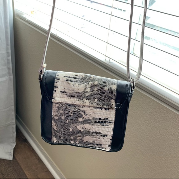 Vegan Crossbody/ Shoulder Bag - Picture 6 of 14